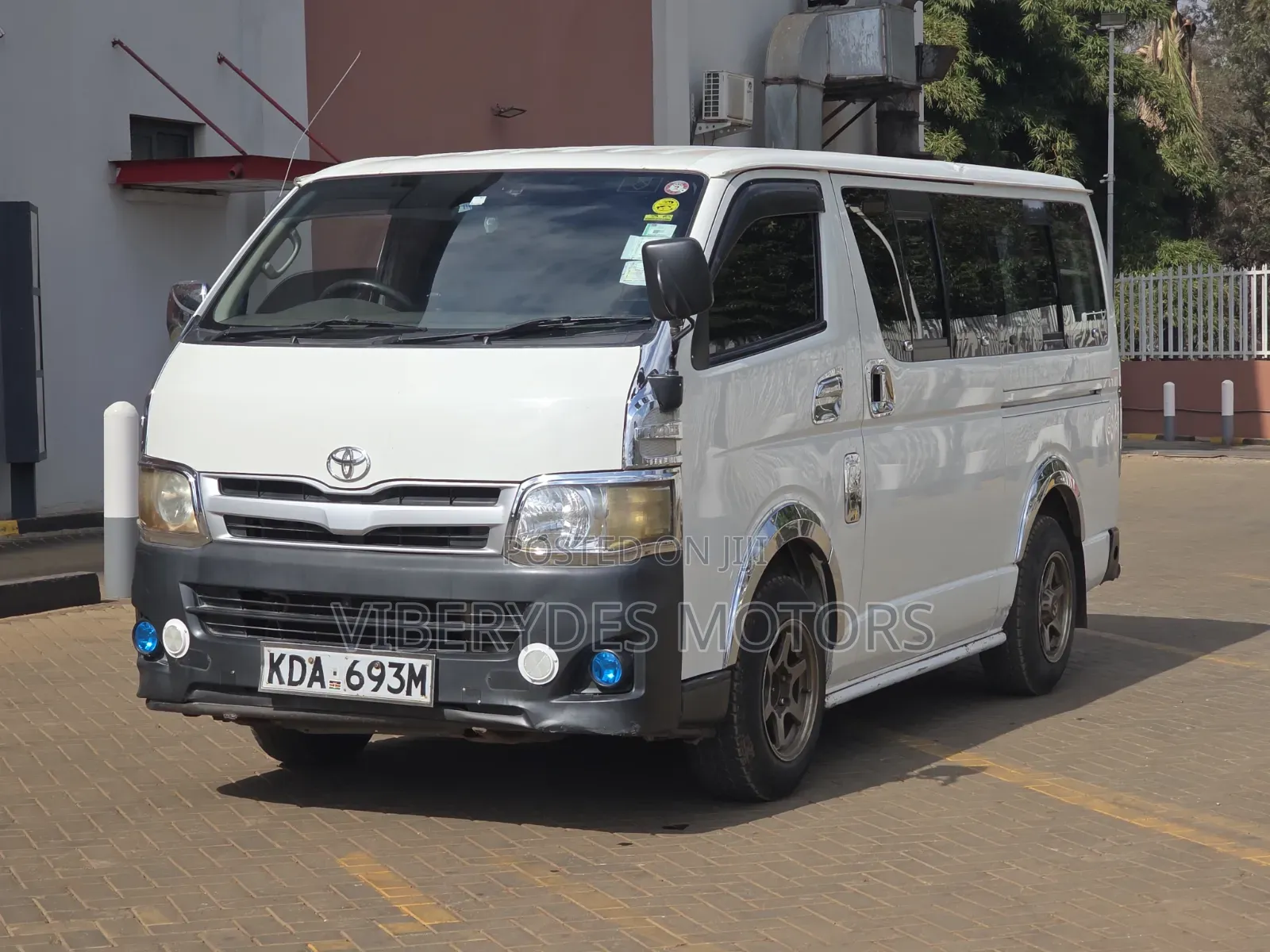 Toyota HiAce 2013 White