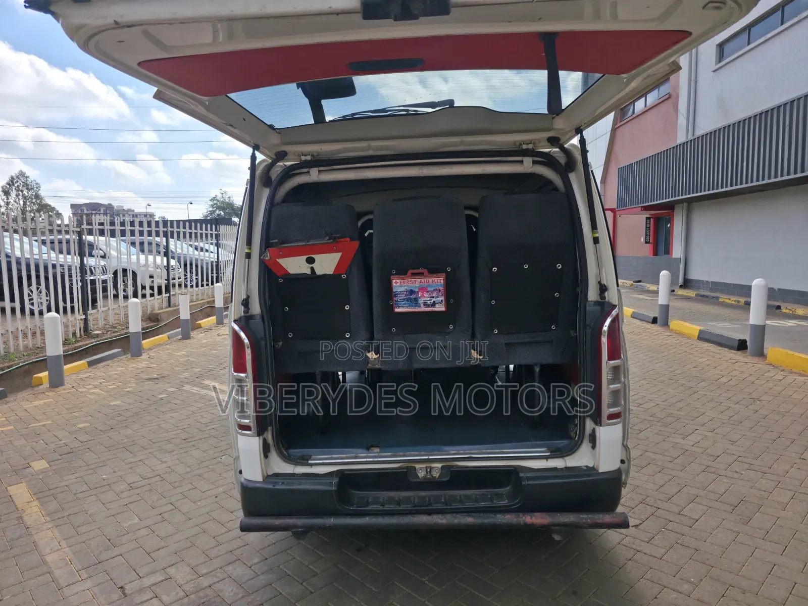 Toyota HiAce 2013 White
