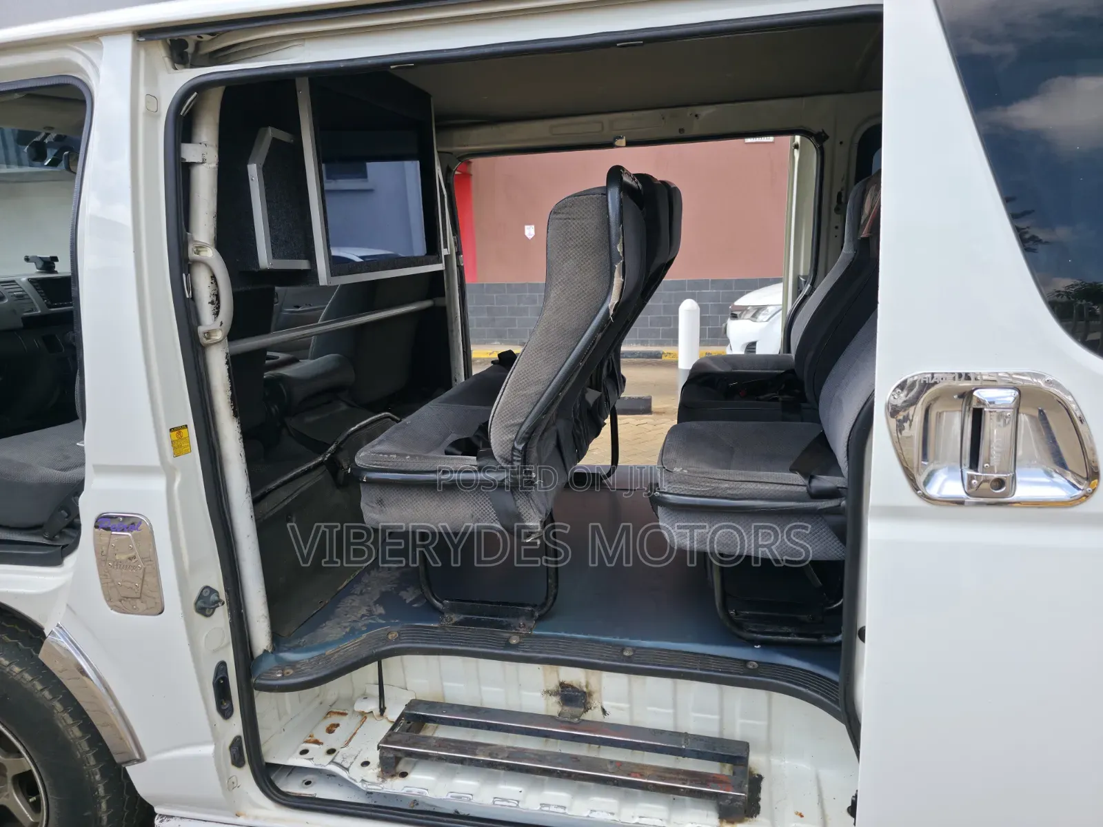 Toyota HiAce 2013 White