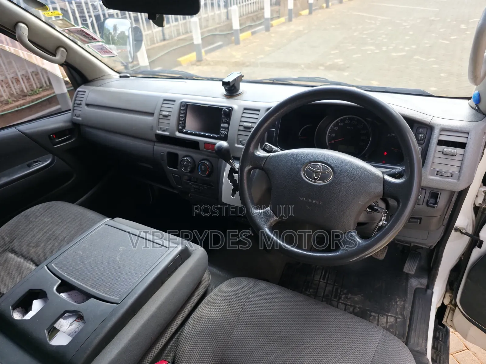 Toyota HiAce 2013 White