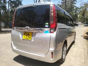 Toyota Noah 2014 Silver