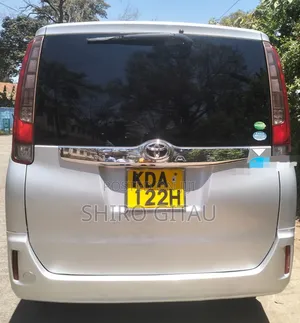 Toyota Noah 2014 Silver