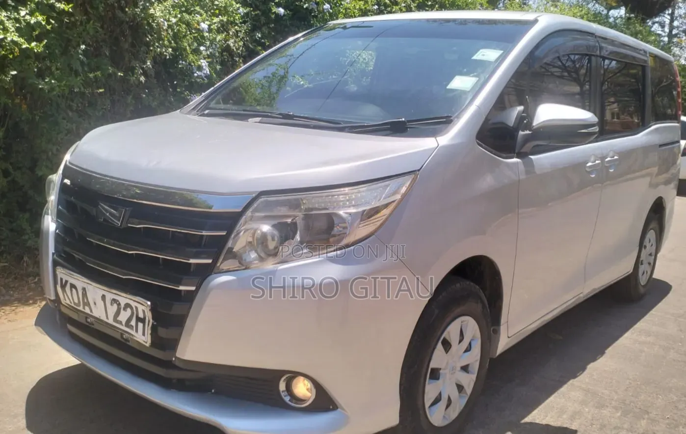 Toyota Noah 2014 Silver