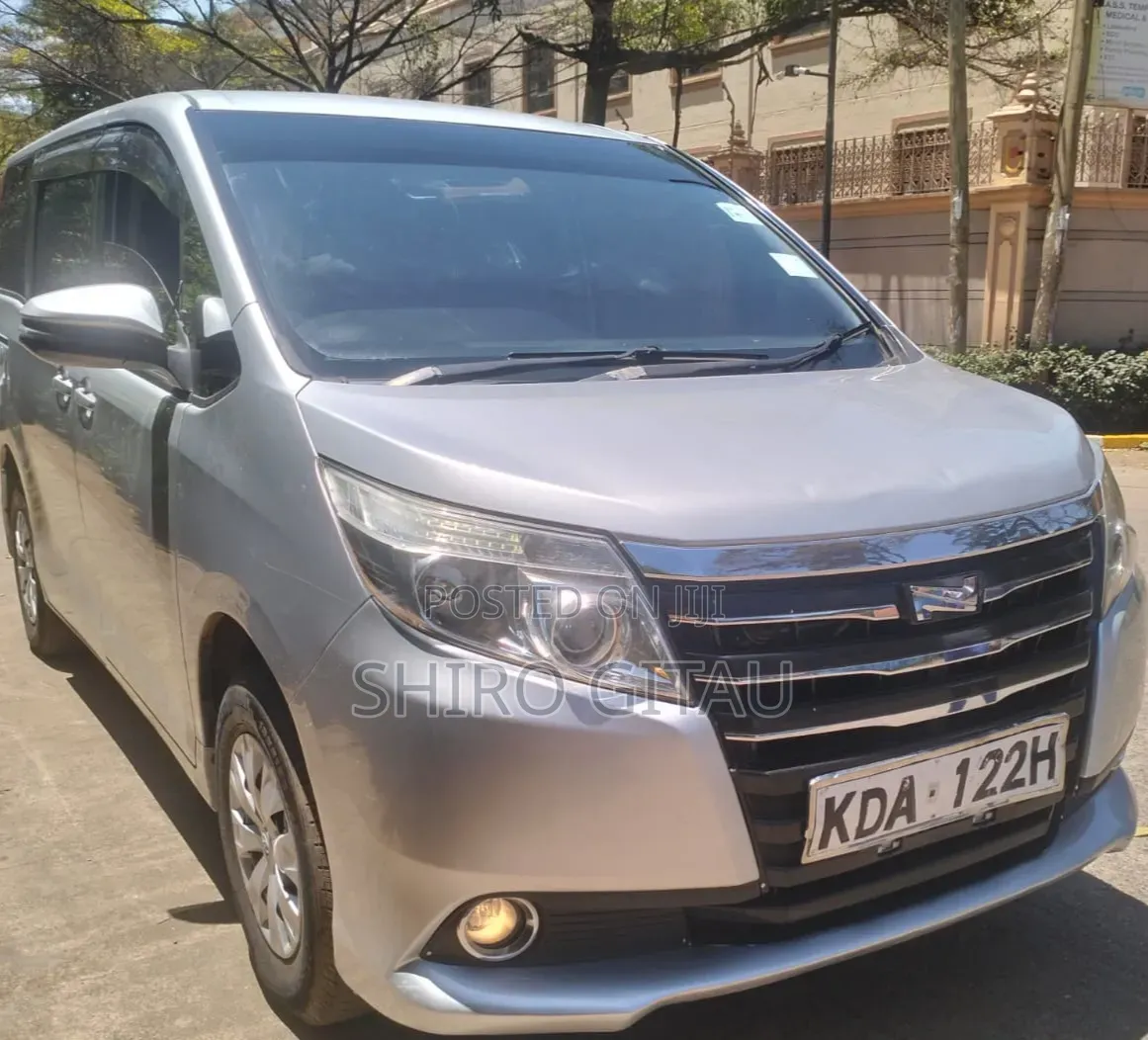 Toyota Noah 2014 Silver