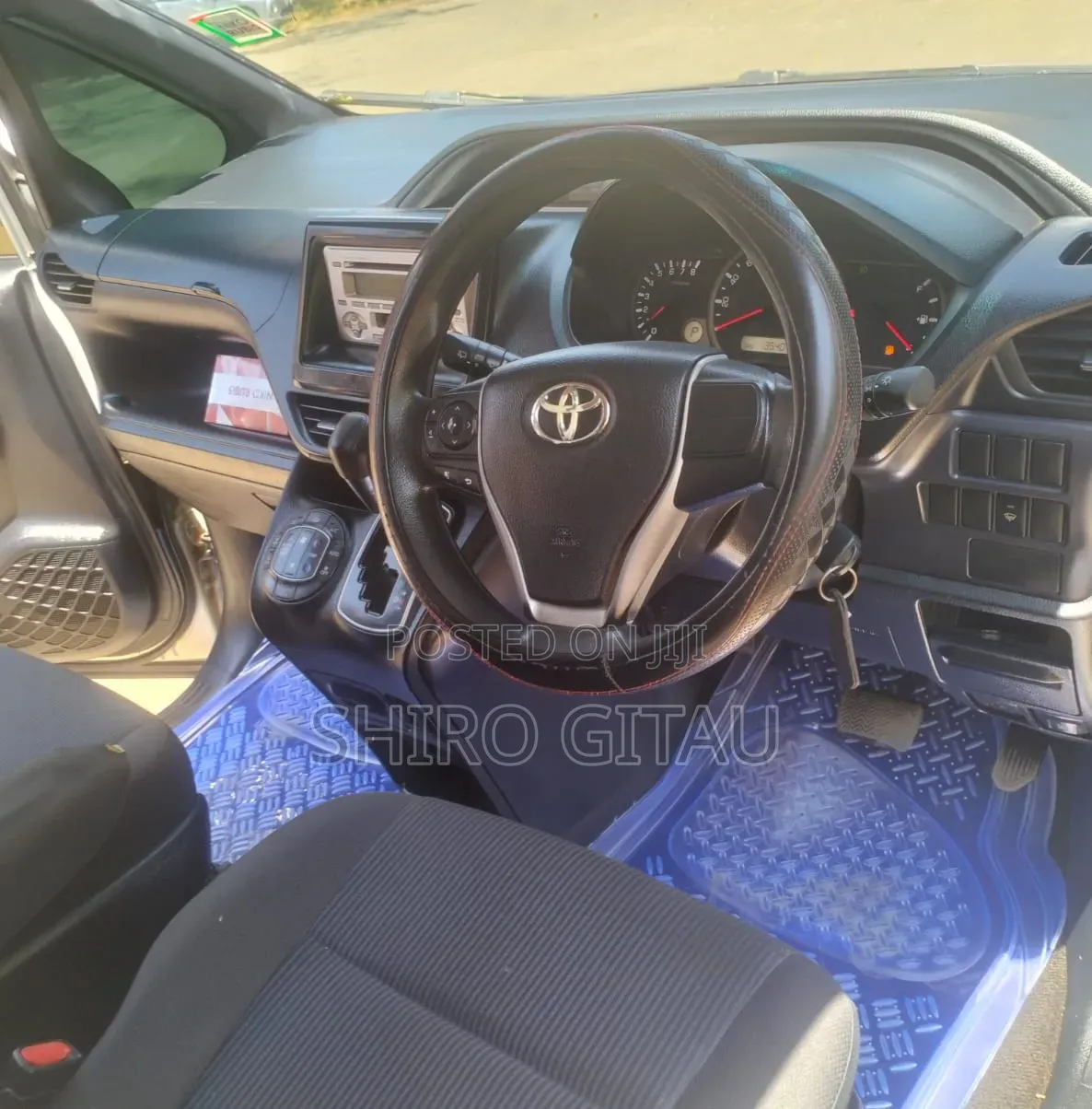 Toyota Noah 2014 Silver