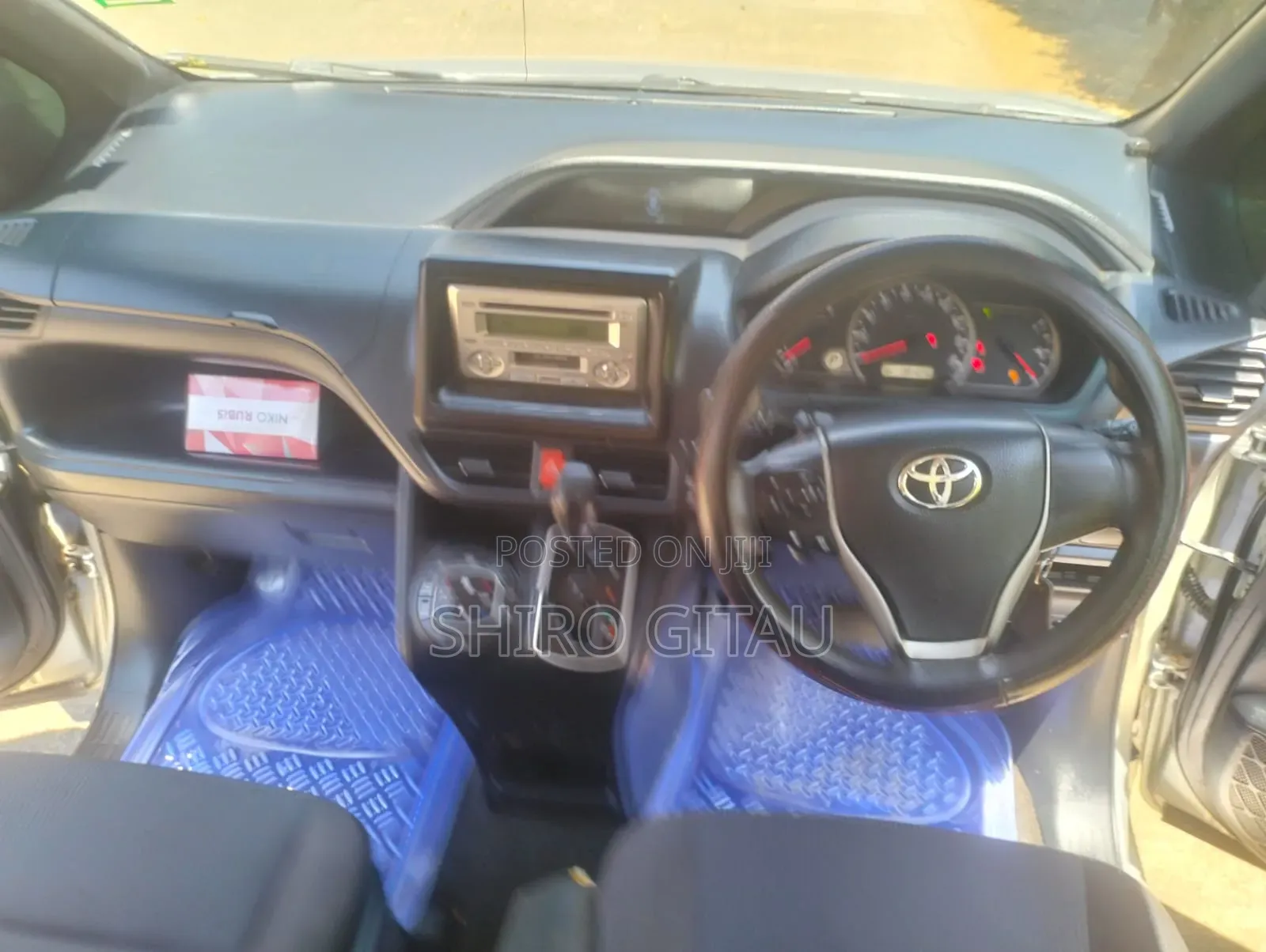 Toyota Noah 2014 Silver