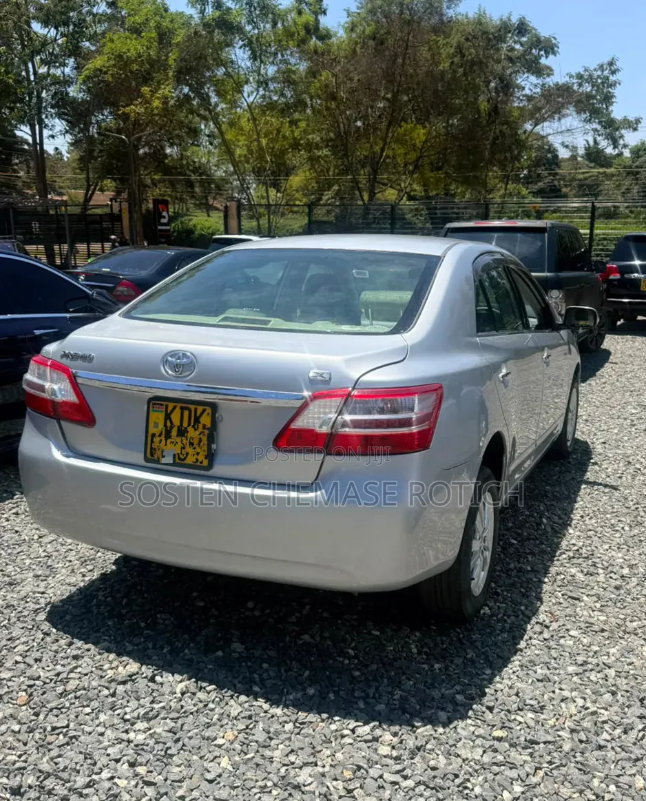Toyota Premio 2011 Silver