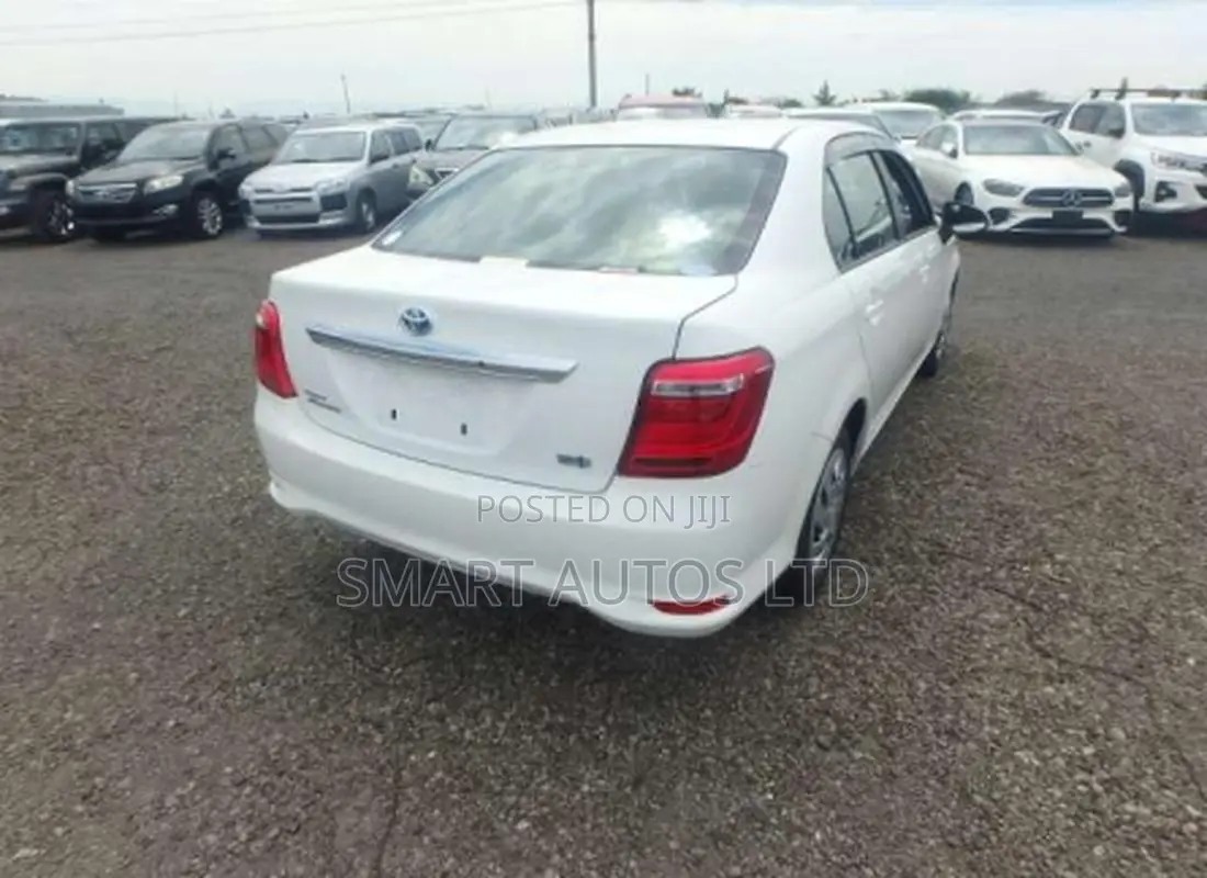 Toyota Axio 1.5 Hybrid 2WD 2019 Off white