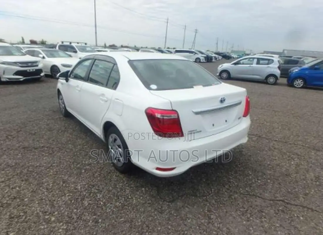 Toyota Axio 1.5 Hybrid 2WD 2019 Off white
