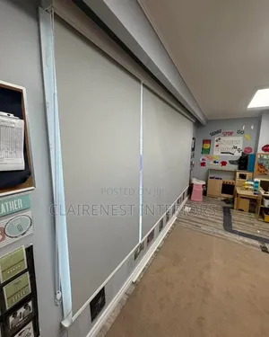 Create an Uncluttered Interior With Horizontal Blinds