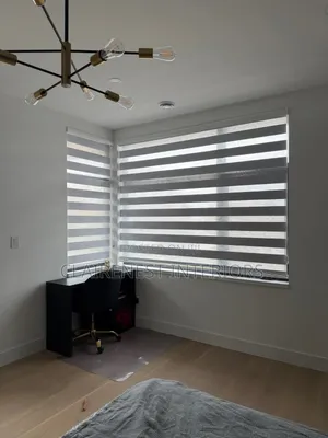 Horizontal Blinds That Create Balance Between Light and Décor.