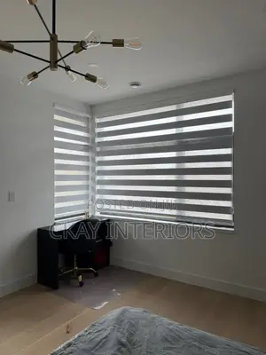 Horizontal Blinds That Create Balance Between Light and Décor.