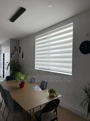 Horizontal Blinds That Create Balance Between Light and Décor.