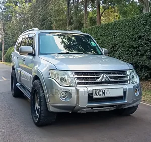 Mitsubishi Pajero 2011 Silver