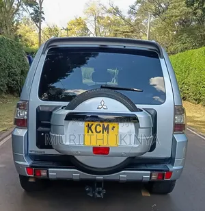 Mitsubishi Pajero 2011 Silver