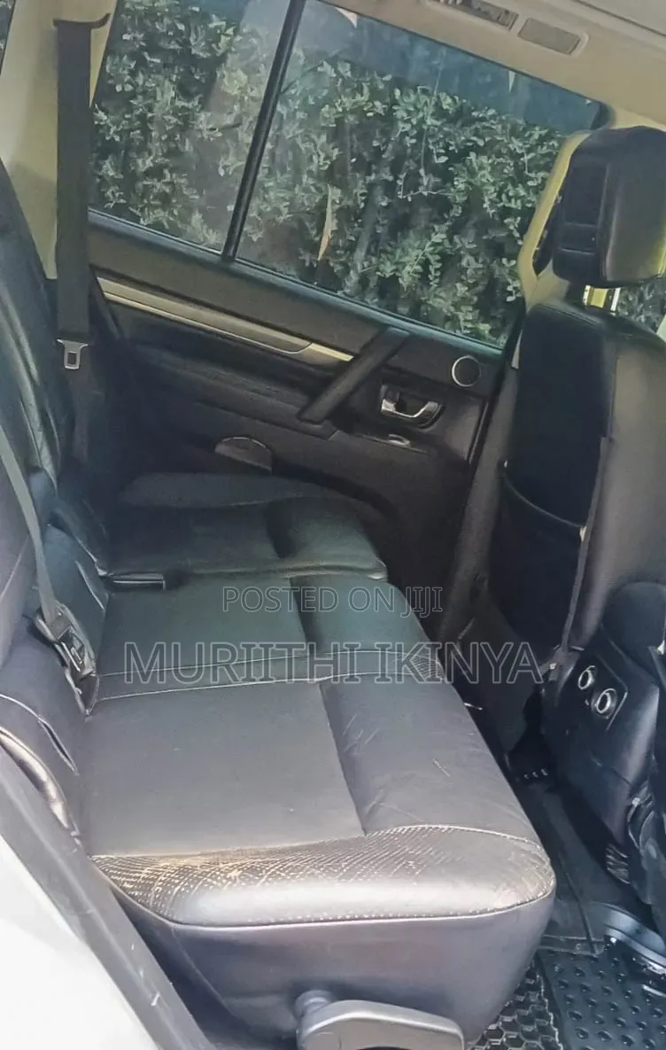 Mitsubishi Pajero 2011 Silver