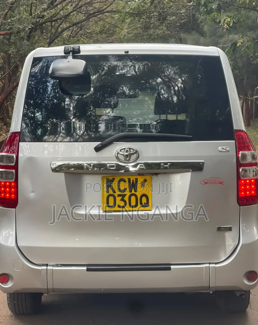 Toyota Noah 2012 Silver