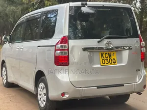 Toyota Noah 2012 Silver