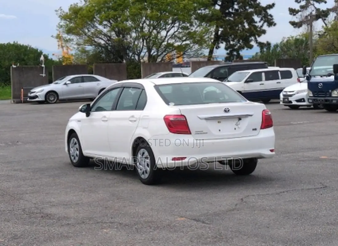 Toyota Axio 1.5 Hybrid 2WD 2020 Pearl