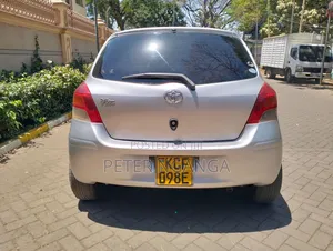 Toyota Vitz 2008 Silver
