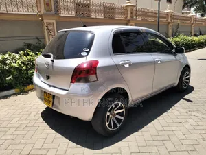 Toyota Vitz 2008 Silver
