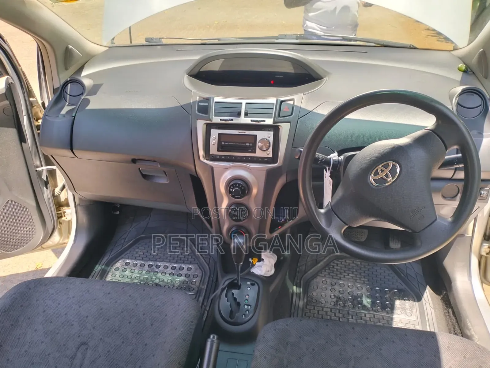 Toyota Vitz 2008 Silver