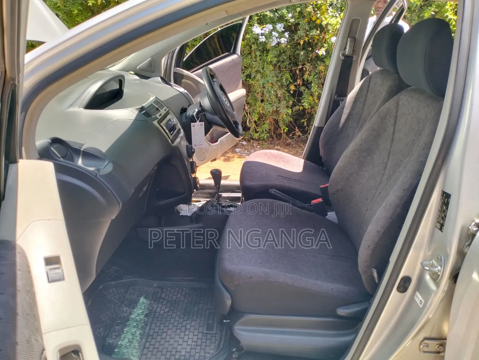 Toyota Vitz 2008 Silver