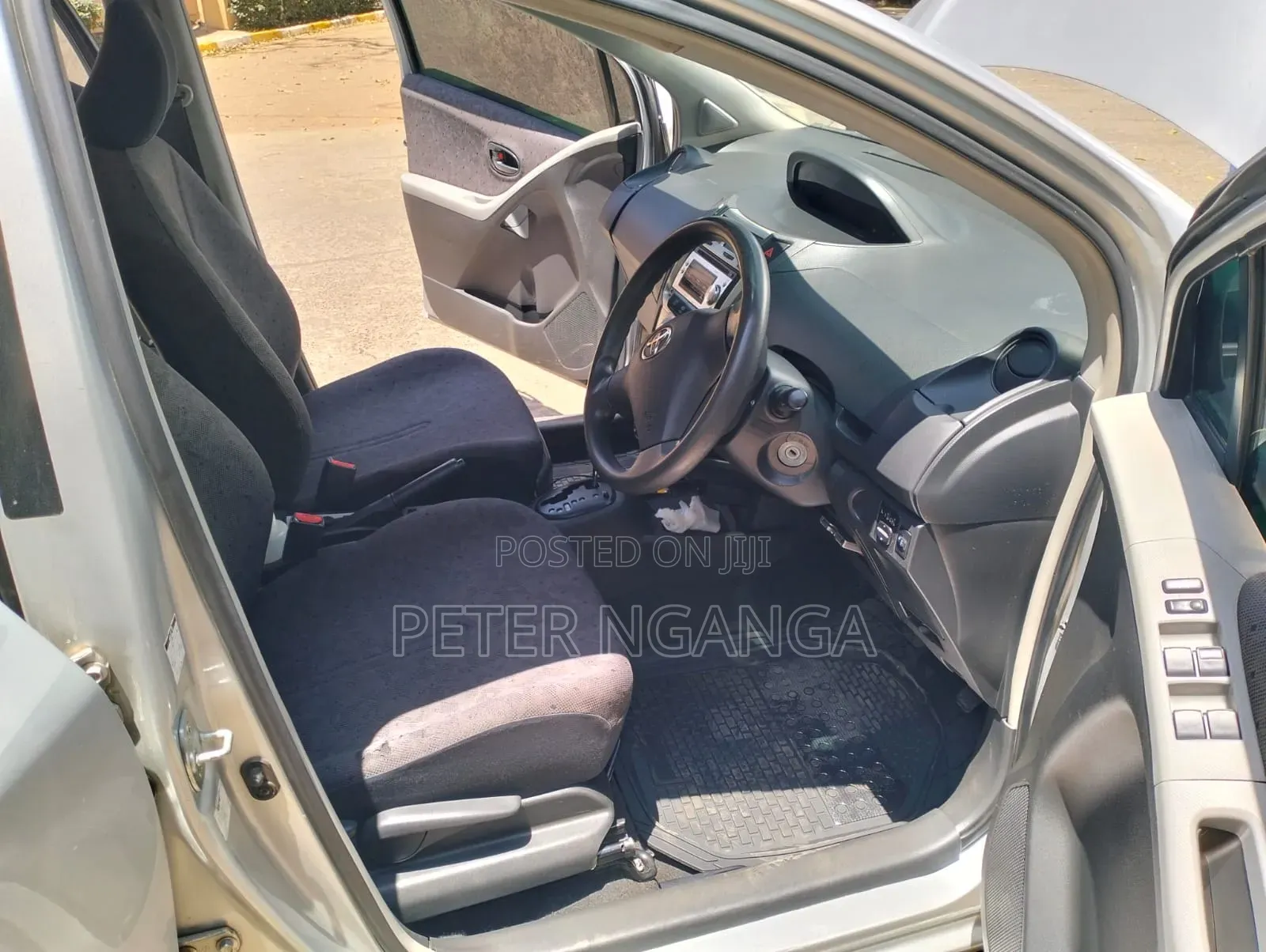 Toyota Vitz 2008 Silver