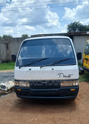 Nissan Caravan (Urvan) 2000 White