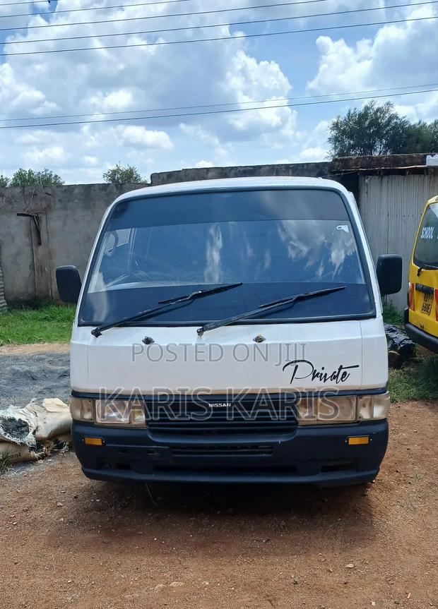 Nissan Caravan (Urvan) 2000 White