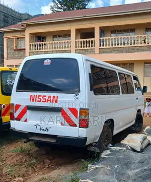 Nissan Caravan (Urvan) 2000 White