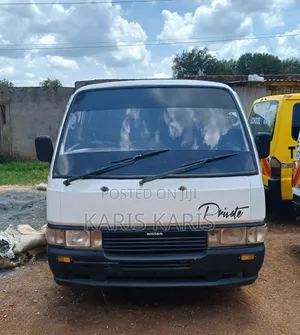 Nissan Caravan (Urvan) 2000 White