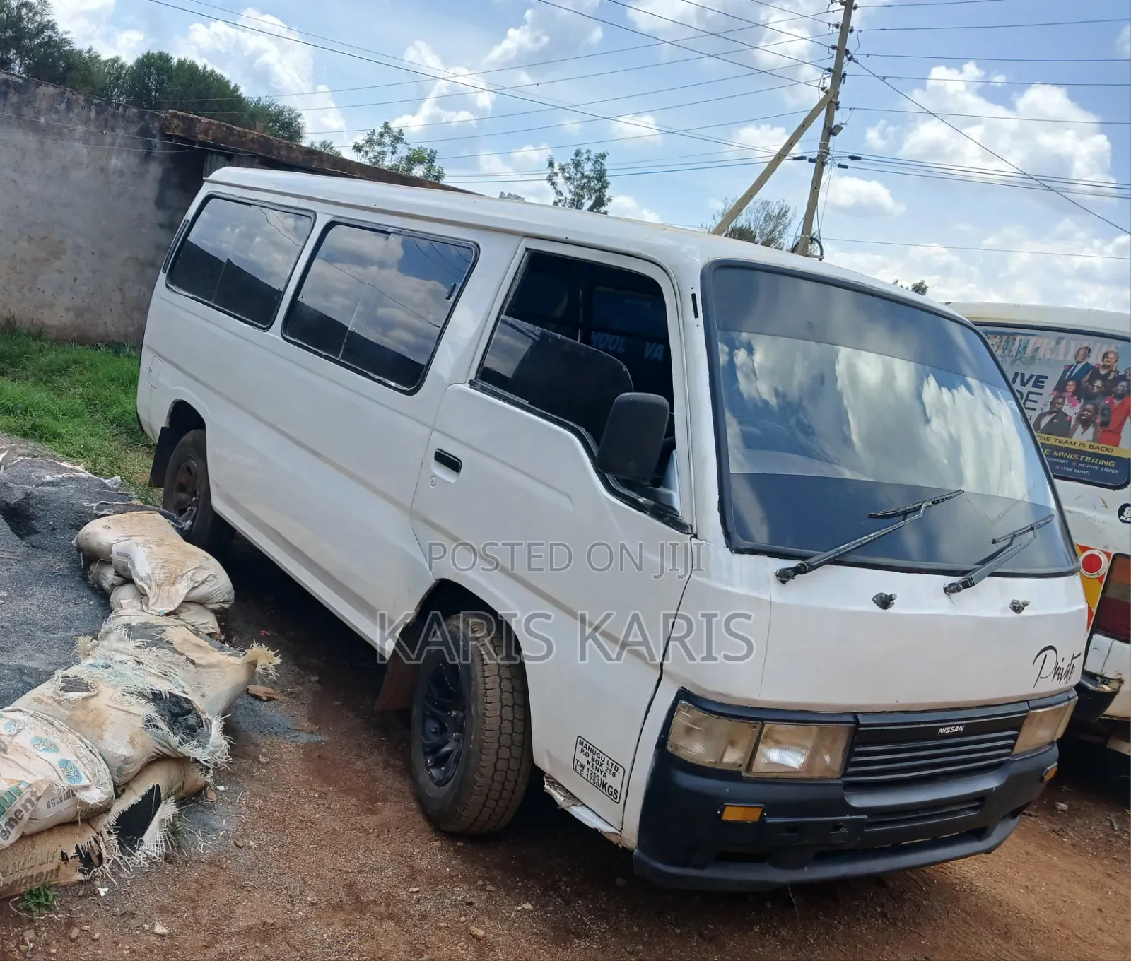 Nissan Caravan (Urvan) 2000 White