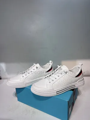 Low Top Casual Fashion Sneaker