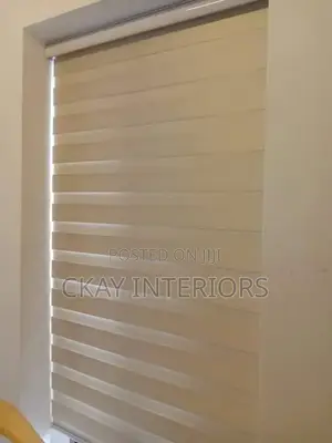 Modern Horizontal Blinds for Compact Offices