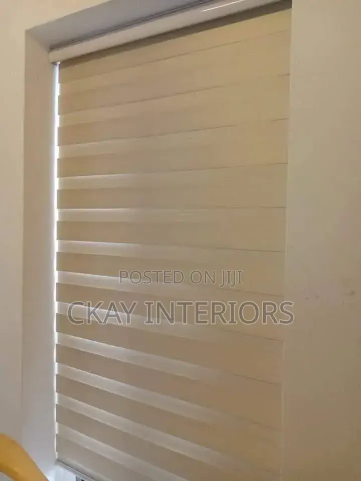 Modern Horizontal Blinds for Compact Offices
