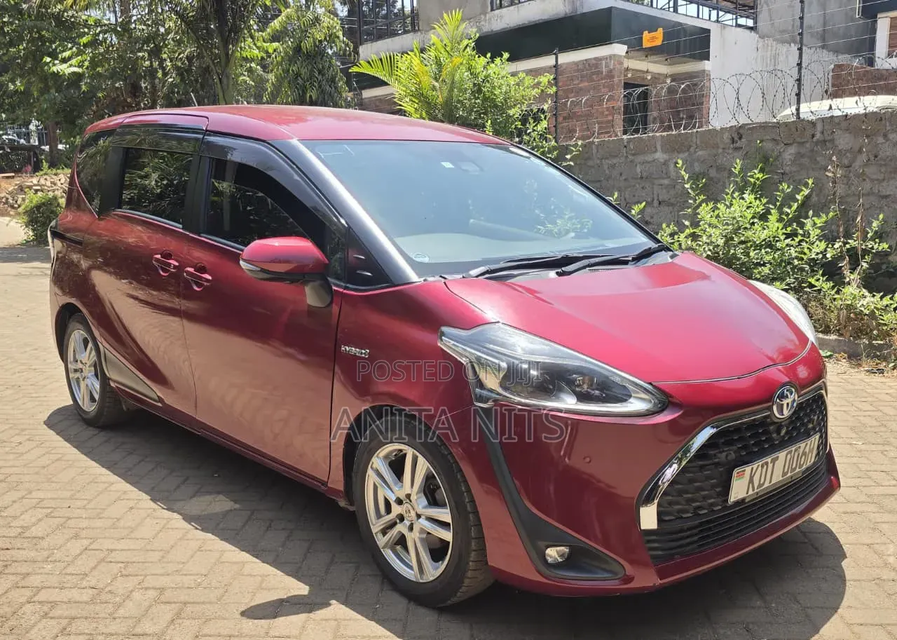 Toyota Sienta 2018 Burgundy