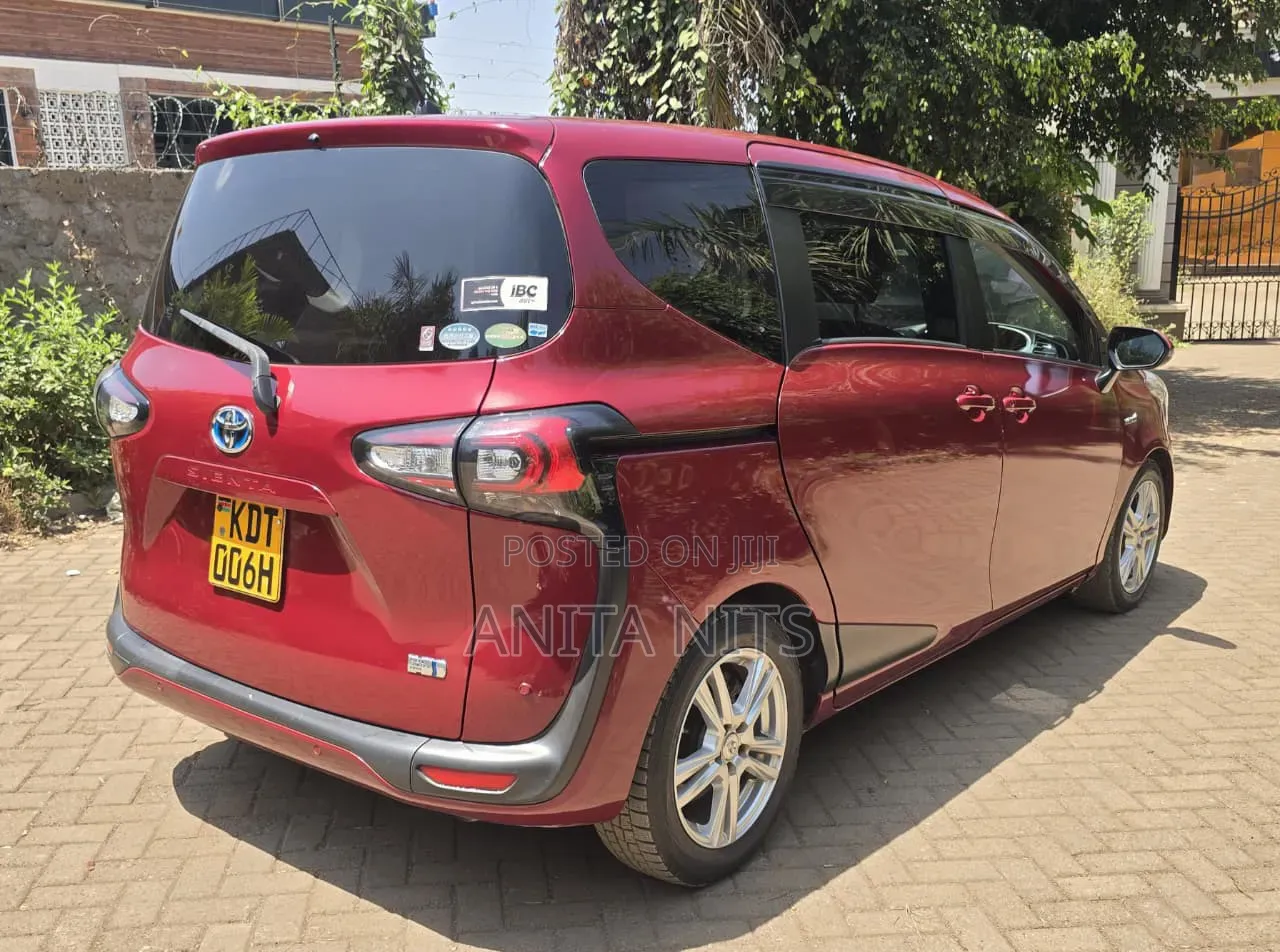 Toyota Sienta 2018 Burgundy