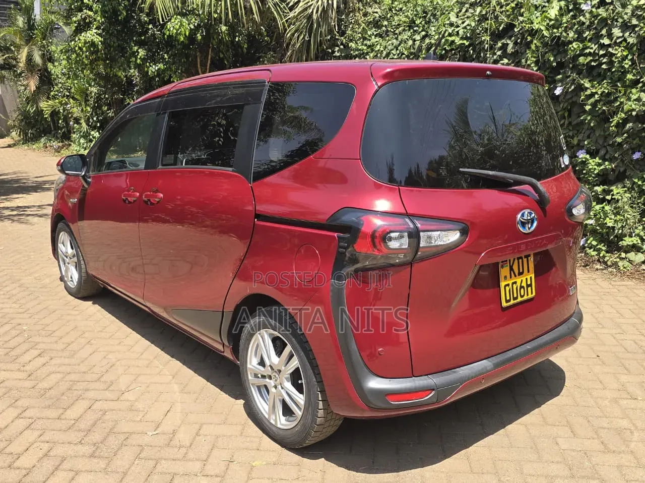 Toyota Sienta 2018 Burgundy