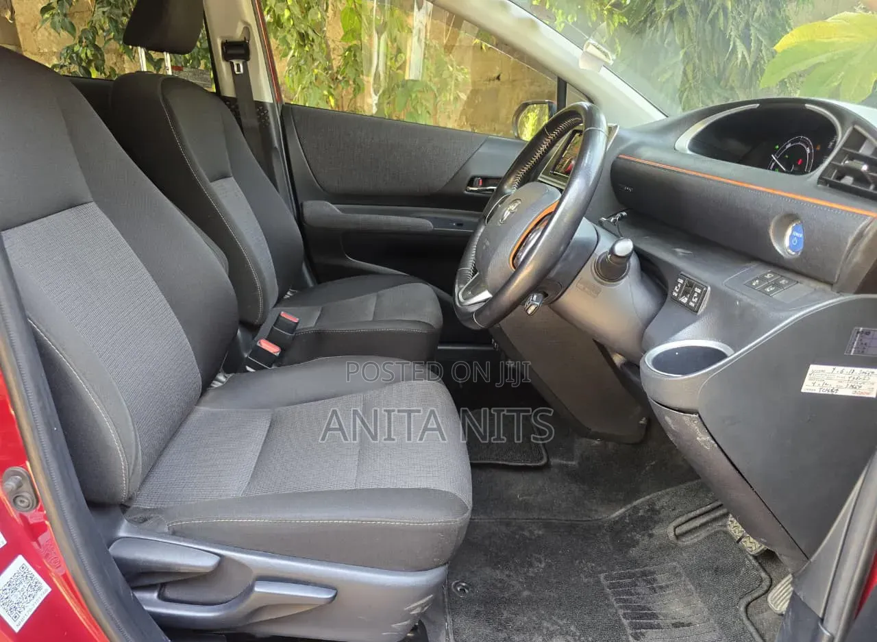 Toyota Sienta 2018 Burgundy