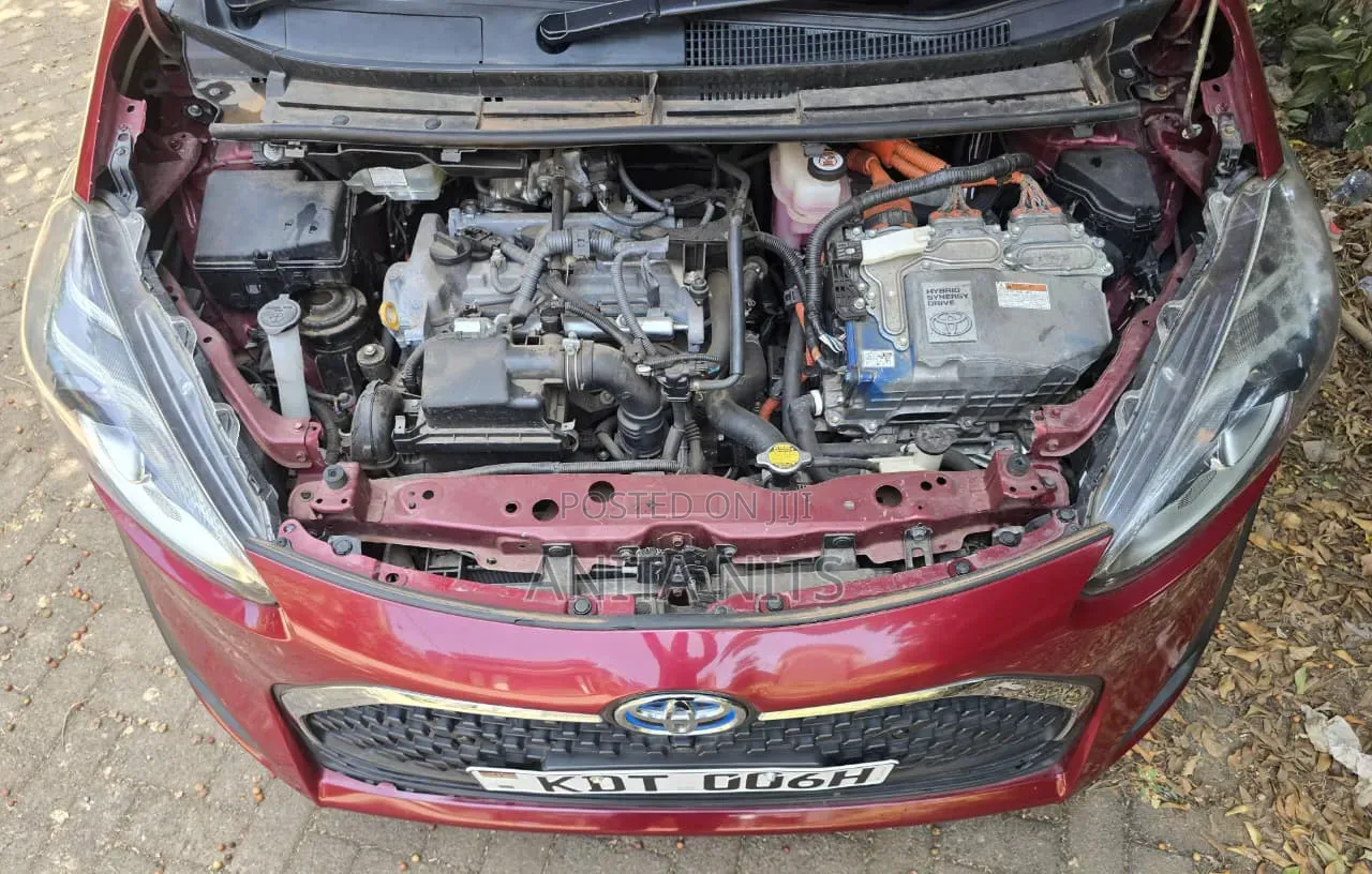 Toyota Sienta 2018 Burgundy
