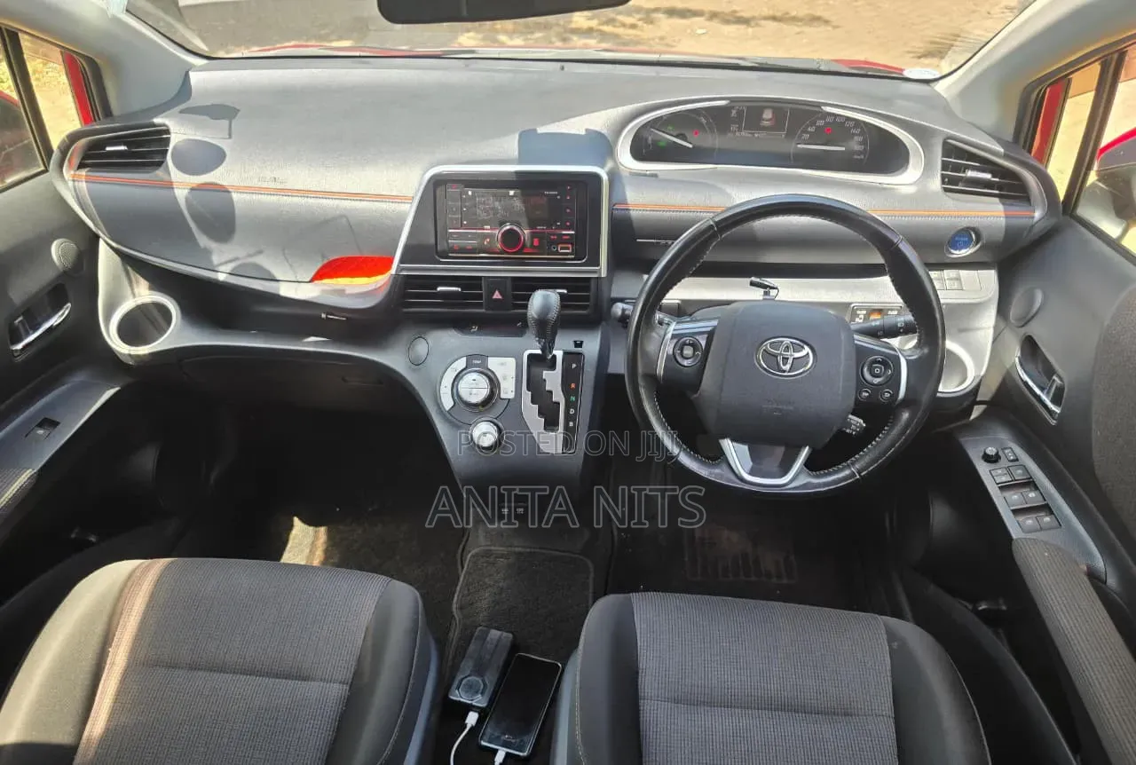 Toyota Sienta 2018 Burgundy