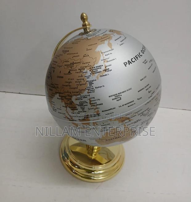 Rotating Globe World Map