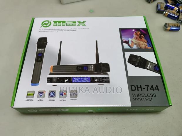 Max DH-744 Dual-Channel Wireless Handheld Microphone System
