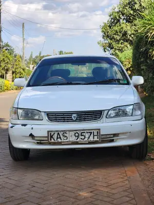 Toyota Corolla 2000 White