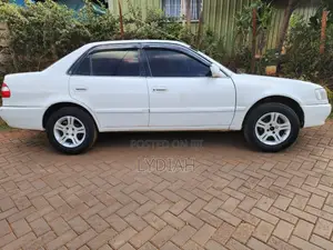 Toyota Corolla 2000 White