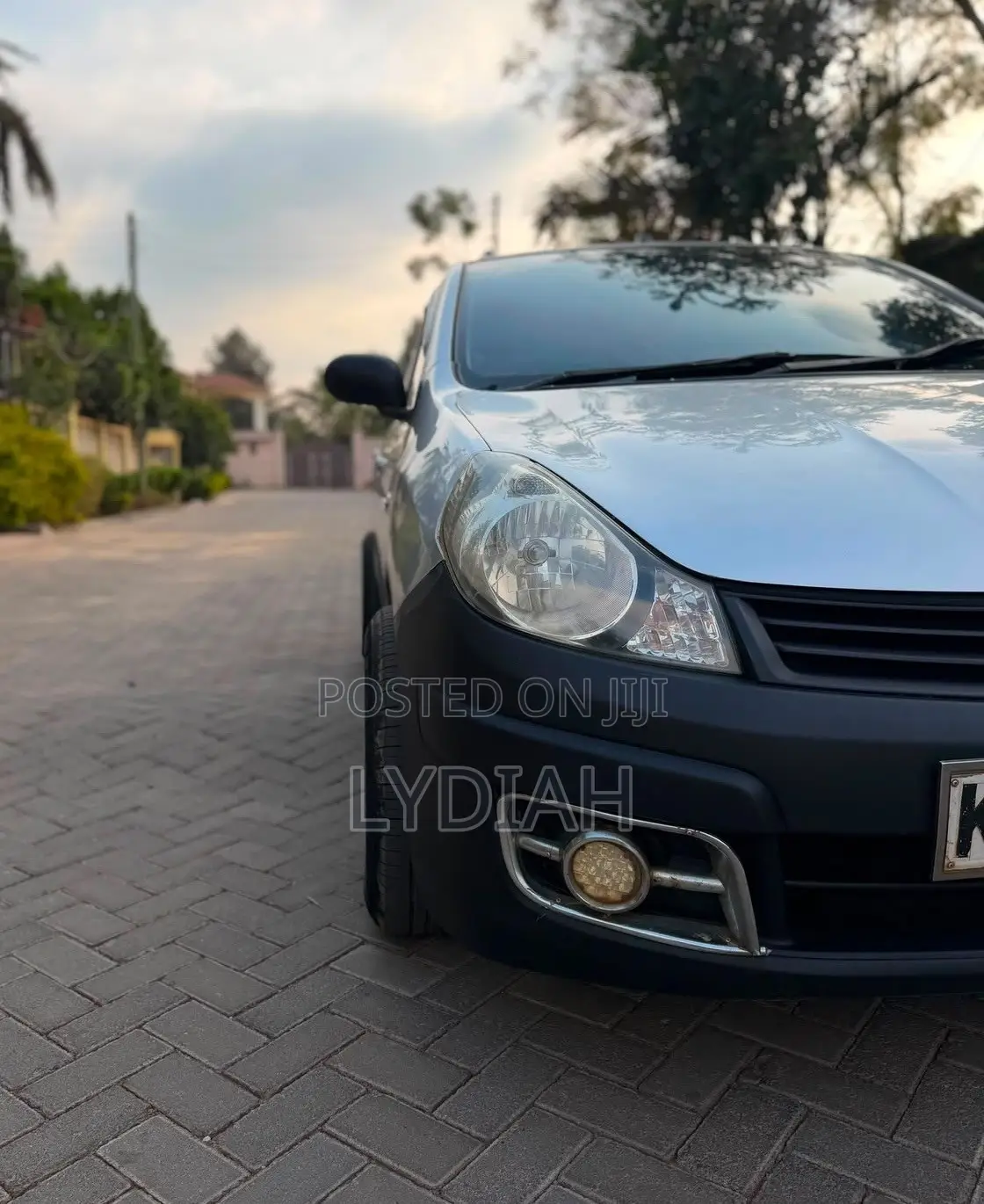 Nissan Advan 2009 Silver