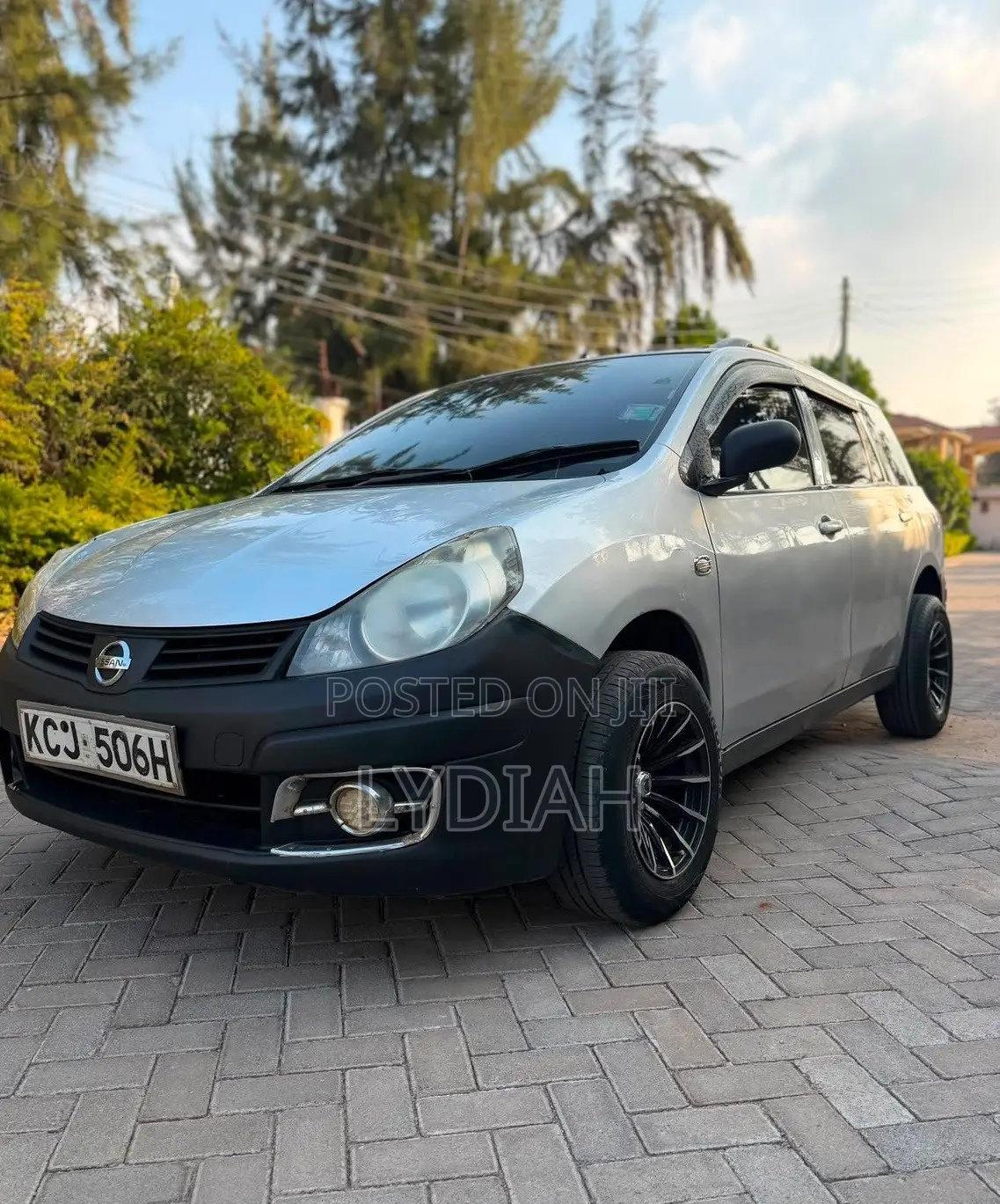 Nissan Advan 2009 Silver