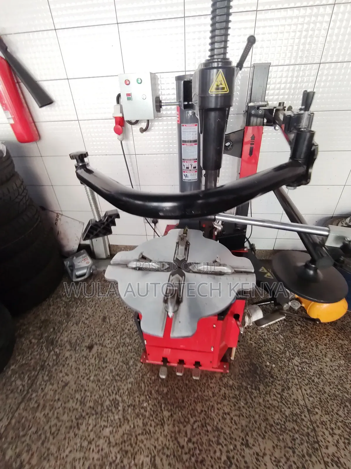 Modern Automotive Workshops Tyre Changer STC 768R Sunshine Italy