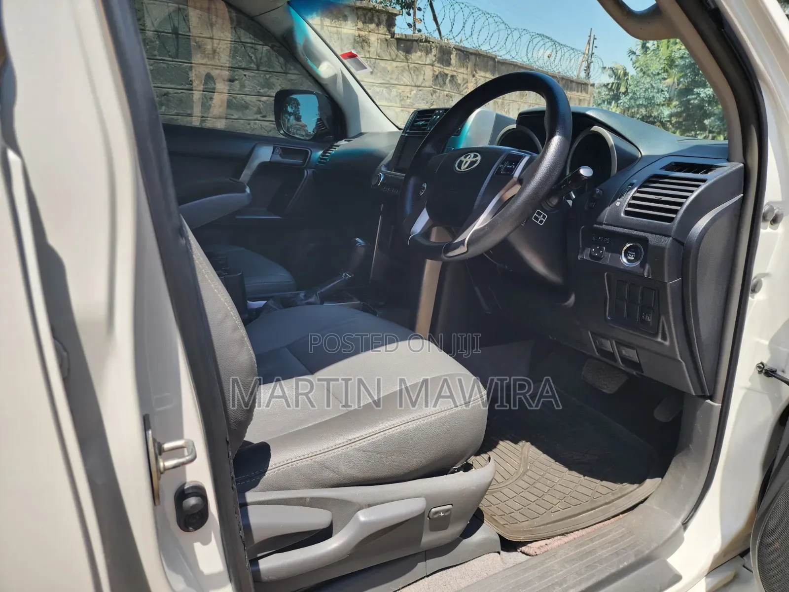 Toyota Land Cruiser Prado 2010 White